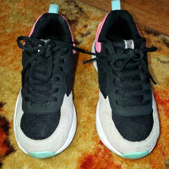 Girls Primark Sneakers - Picture 2 of 7